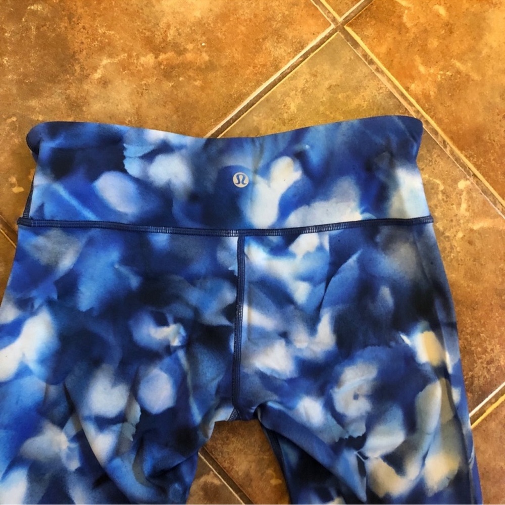Lululemon Blue Patterned Leggings - Picture 3 of 4